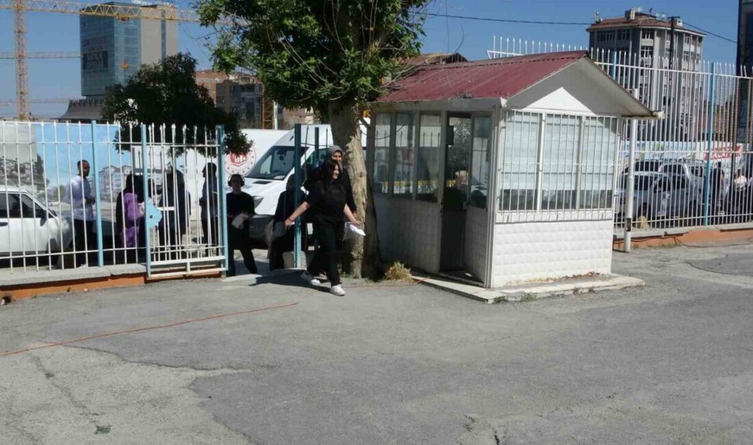 Malatya'da Yükseköğretim Kurumları Sınavı'nın ilk aşaması olan Temel Yeterlilik Testi,