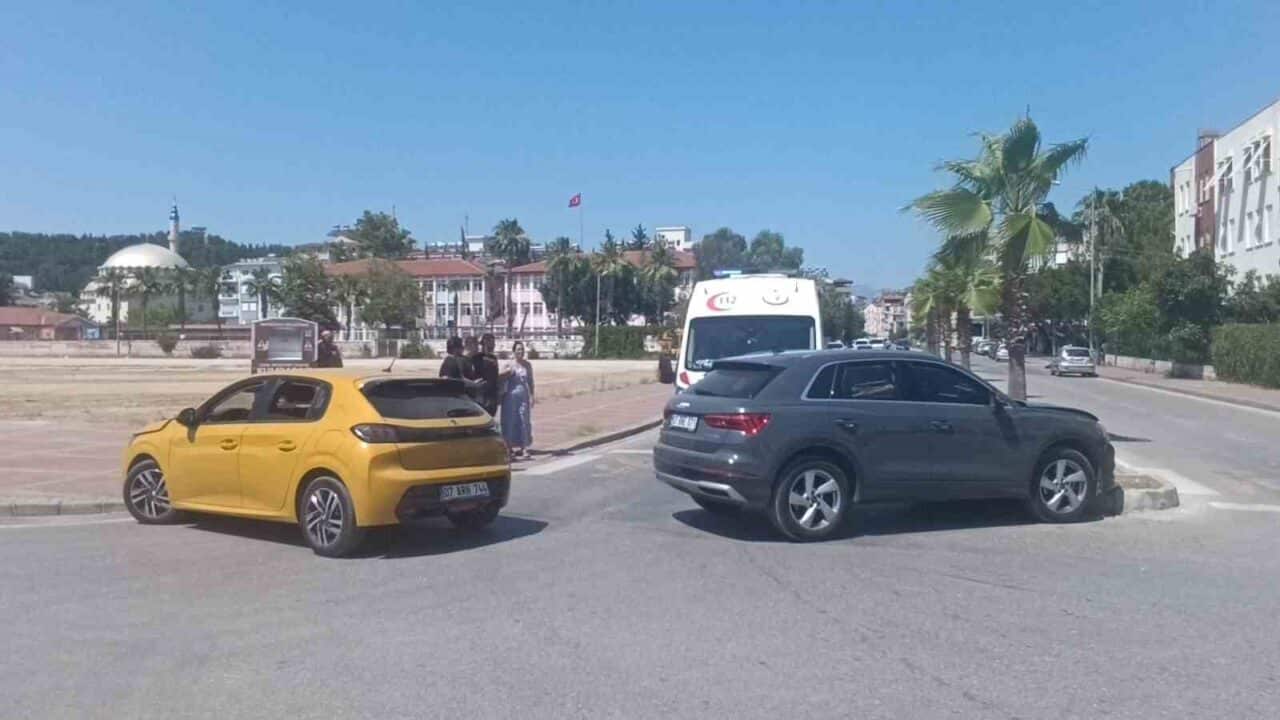Antalya'nın Manavgat ilçesinde iki otomobilin çarpışması sonucu Cehla B.E. ve