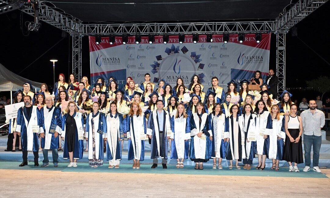 Manisa Celal Bayar Üniversitesi Mühendislik Fakültesi, 824 mühendislik öğrencisi ile
