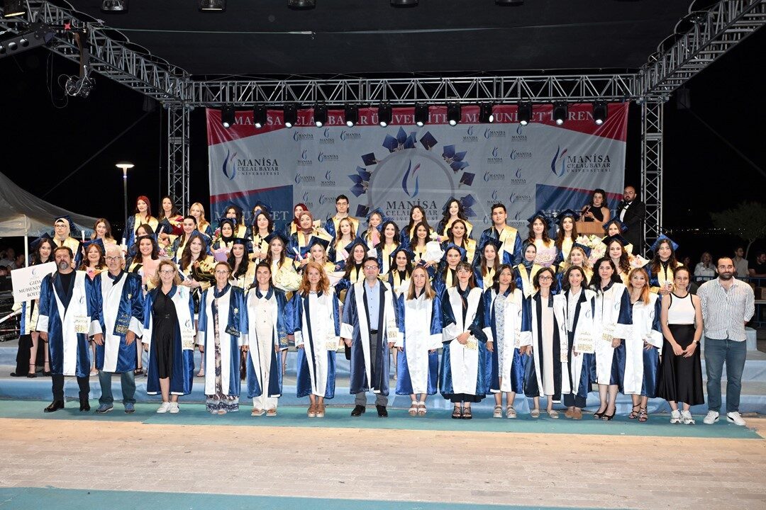 Manisa Celal Bayar Üniversitesi Mühendislik Fakültesi, 824 mühendislik öğrencisi ile