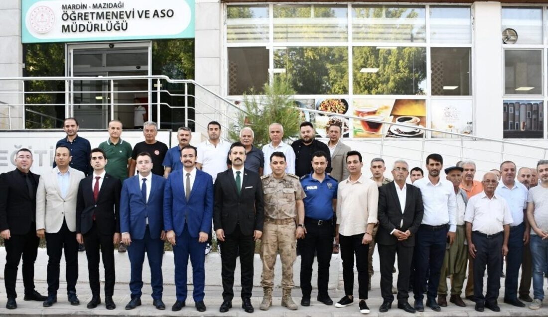 Mardin'in Mazıdağı ilçesinde görev süreleri sona eren kurum amirleri, veda
