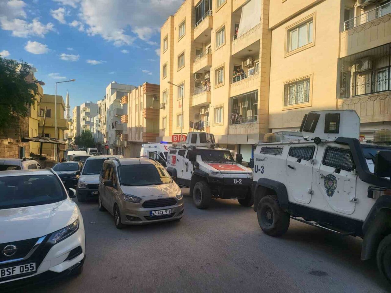 Mardin’in Nusaybin ilçesinde dün akşam Selahaddin Eyyubi Mahallesi’nde iki grup