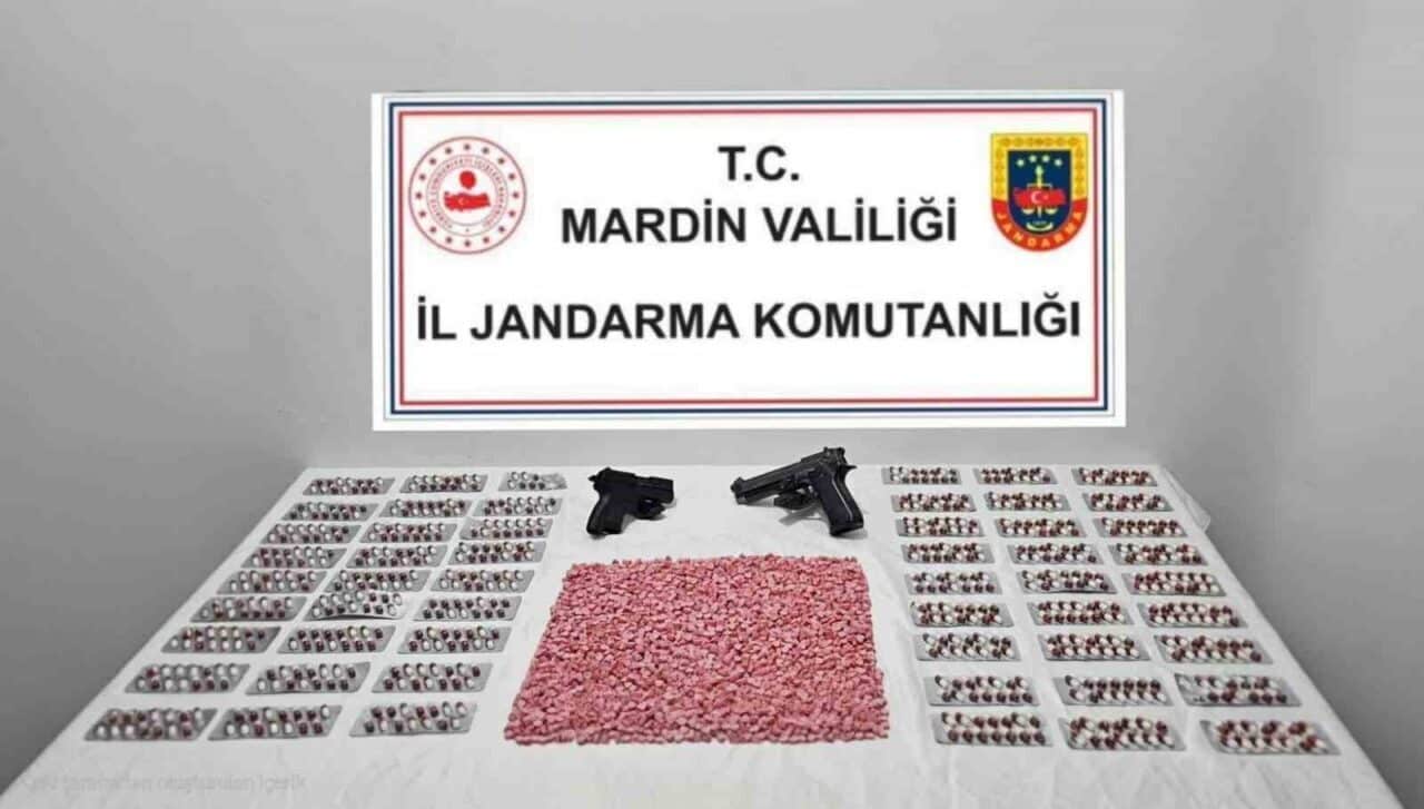 Mardin'in Kızıltepe ilçesinde düzenlenen operasyonda jandarma, uyuşturucu kaçakçılığına yönelik 2