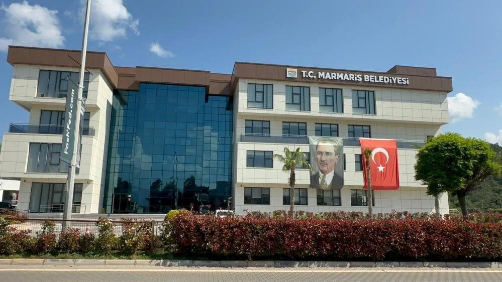 Marmaris Belediye Başkanı Acar Ünlü'nün işine son verdiği bir sekreter,