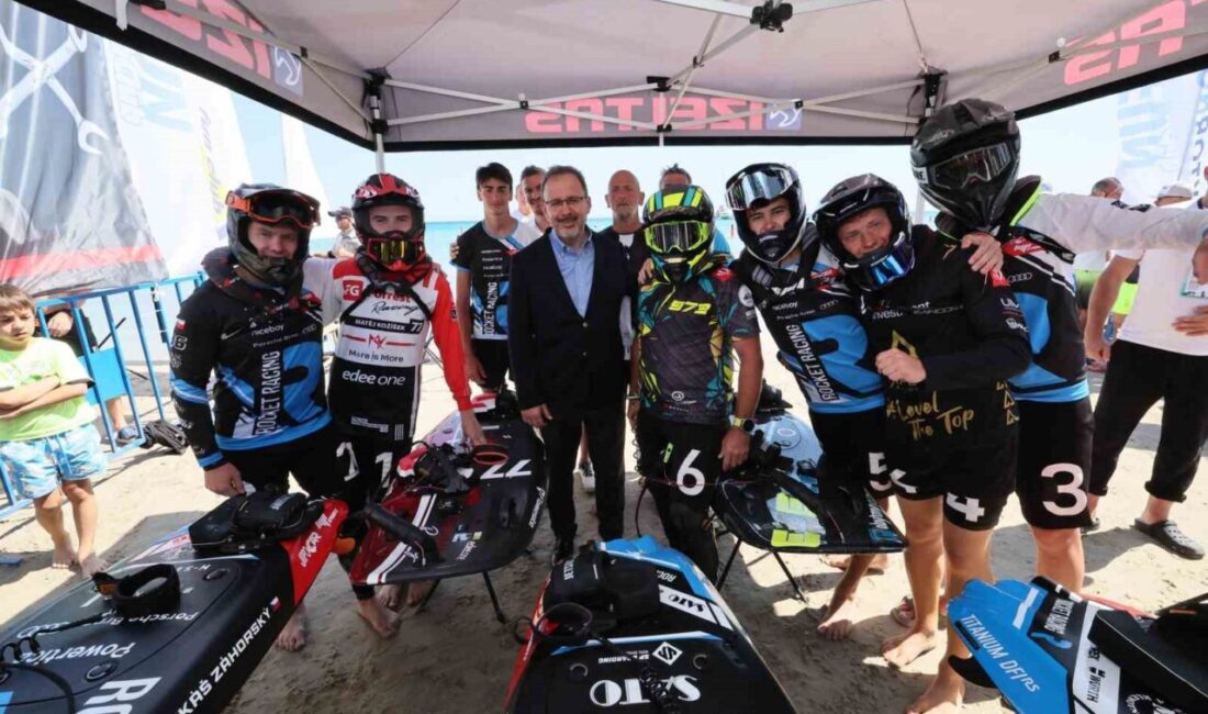 Çeşme'de düzenlenen Dünya Motosurf Şampiyonası'nda konuşan Dr. Mehmet Kasapoğlu, İzmir'in