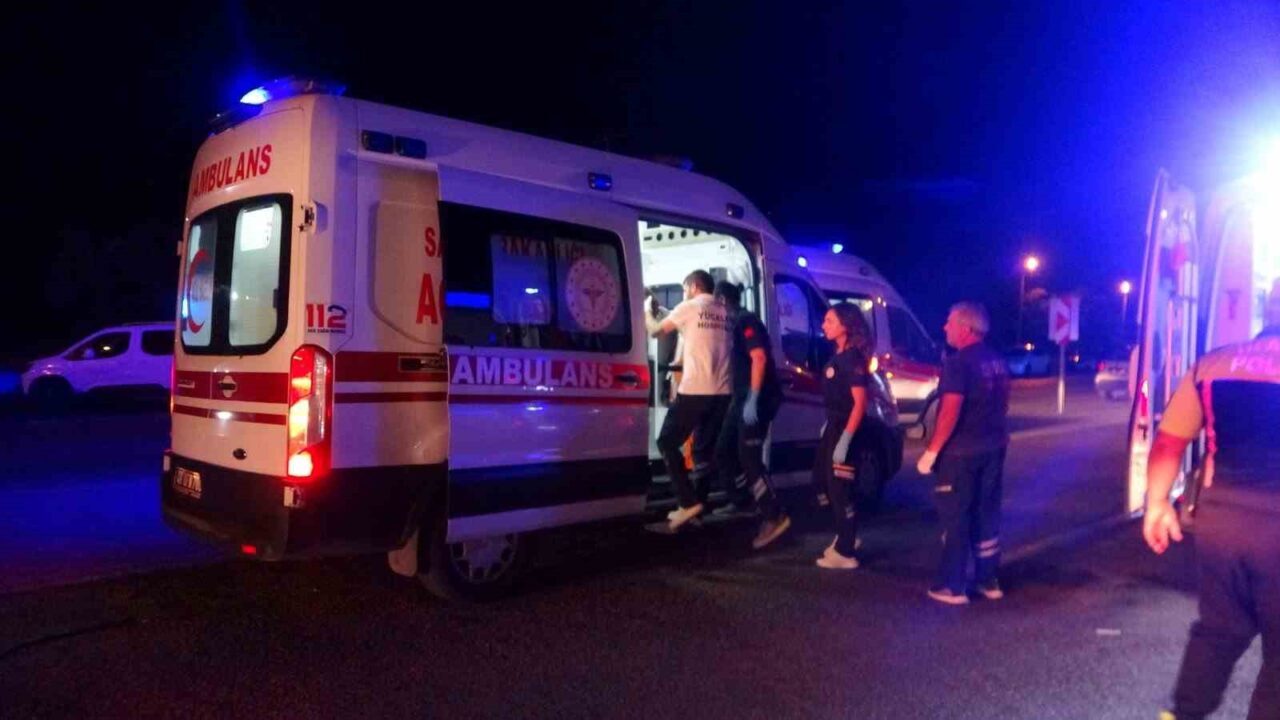 Muğla'nın Menteşe ilçesinde iki kamyonetin çarpışması sonucu gerçekleşen trafik kazasında