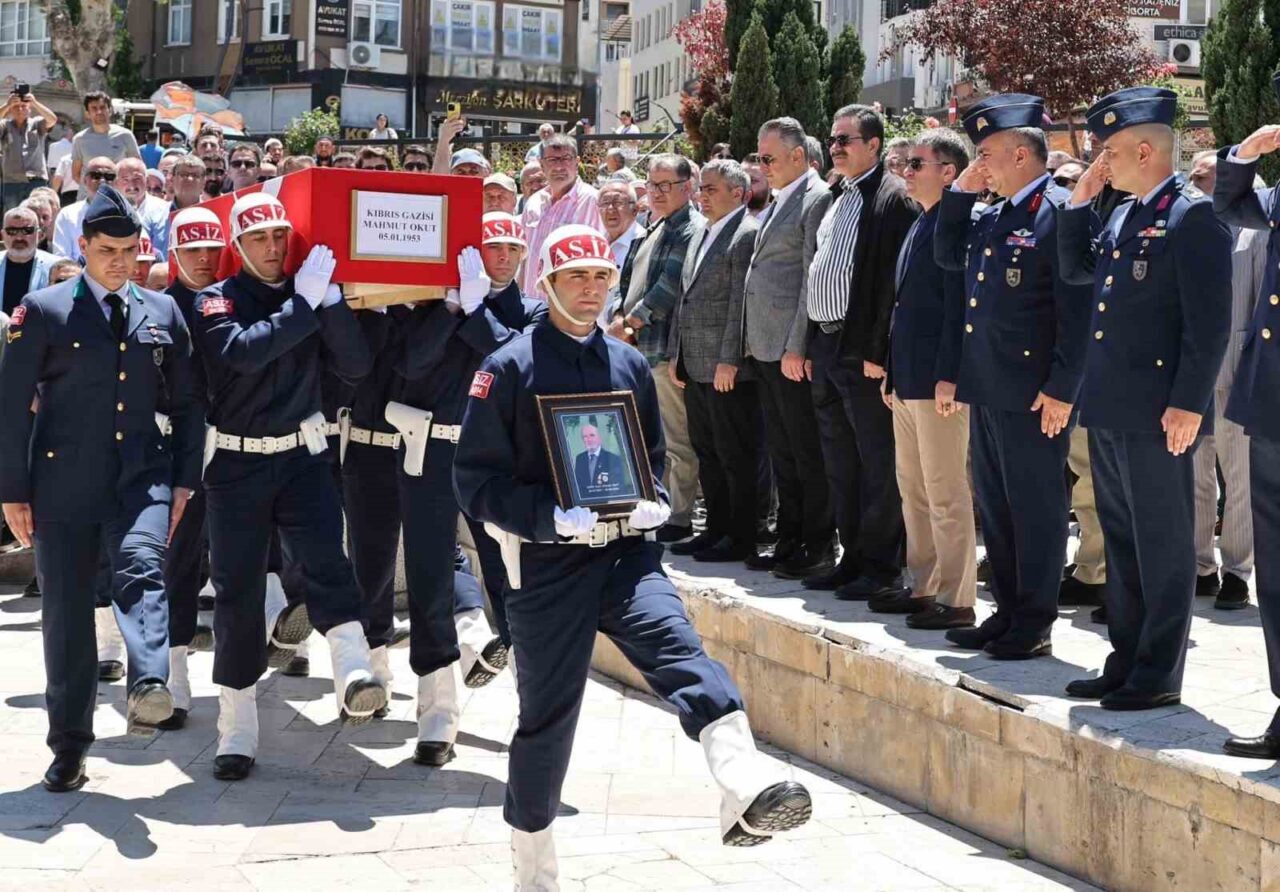 Amasya’nın Merzifon ilçesinde hayatını kaybeden 72 yaşındaki Kıbrıs Gazisi Mahmut