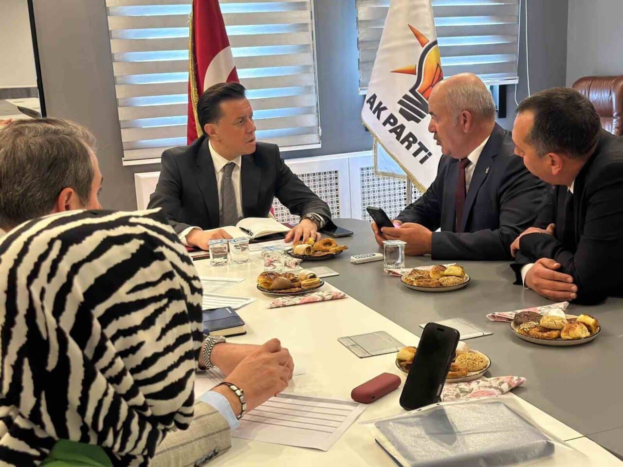 AK Parti Eskişehir Milletvekili Nebi Hatipoğlu, 'Halk Günü' etkinliğinde vatandaşların