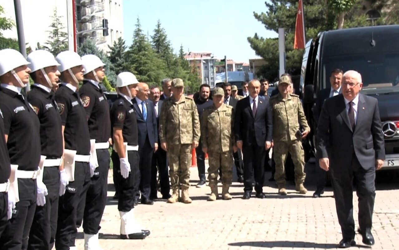 Milli Savunma Bakanı Yaşar Güler, Malatya'da temaslarda bulunmak üzere geldi.