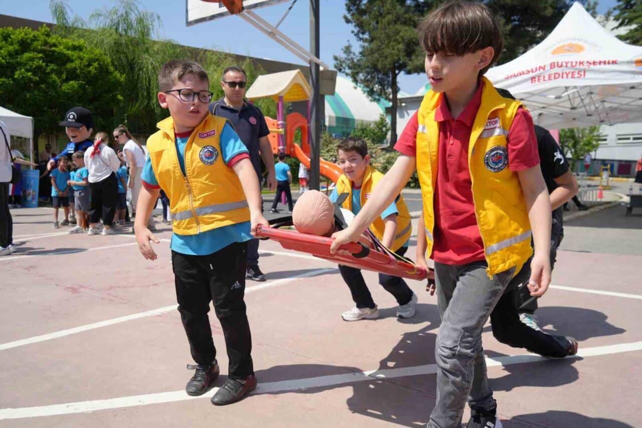 Samsun'da, "Sağlıklı Çocuk, Sağlıklı Gelecek Şenliği"nde 300 ilkokul öğrencisi sağlık