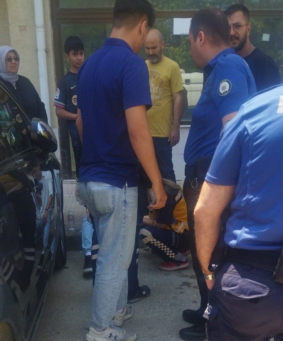 Bilecik'te motosiklet ile otomobilin çarpışması sonucu Seymen Ş. yaralandı. Kaza,