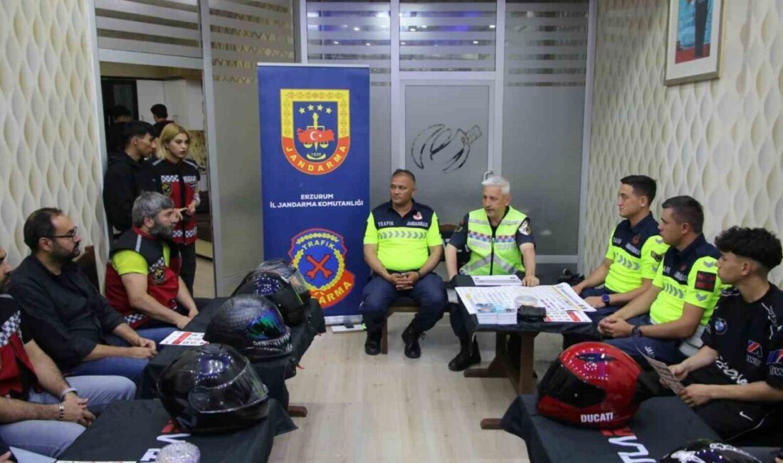 Erzurum'da Jandarma, motosiklet kazalarını azaltmak için sürücülere eğitim vererek trafik