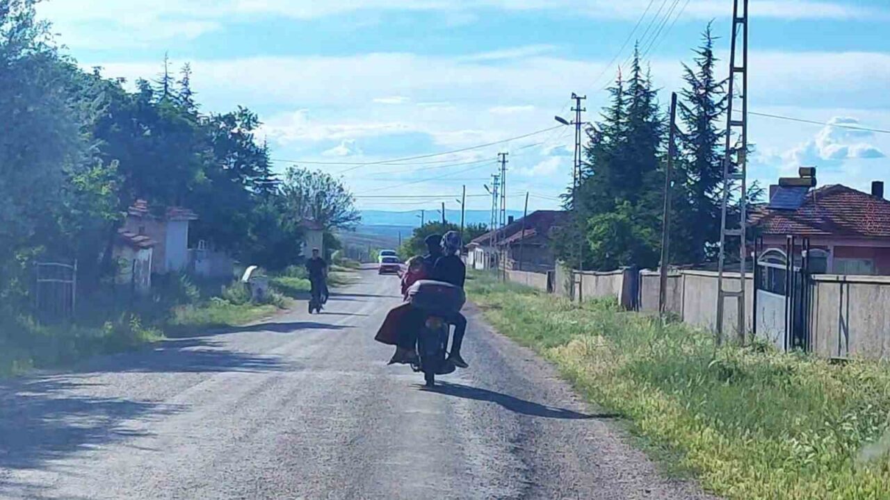 Yozgat'ta, Sarıkaya ve Boğazlıyan arasında seyahat eden motosikletli üç kişi,