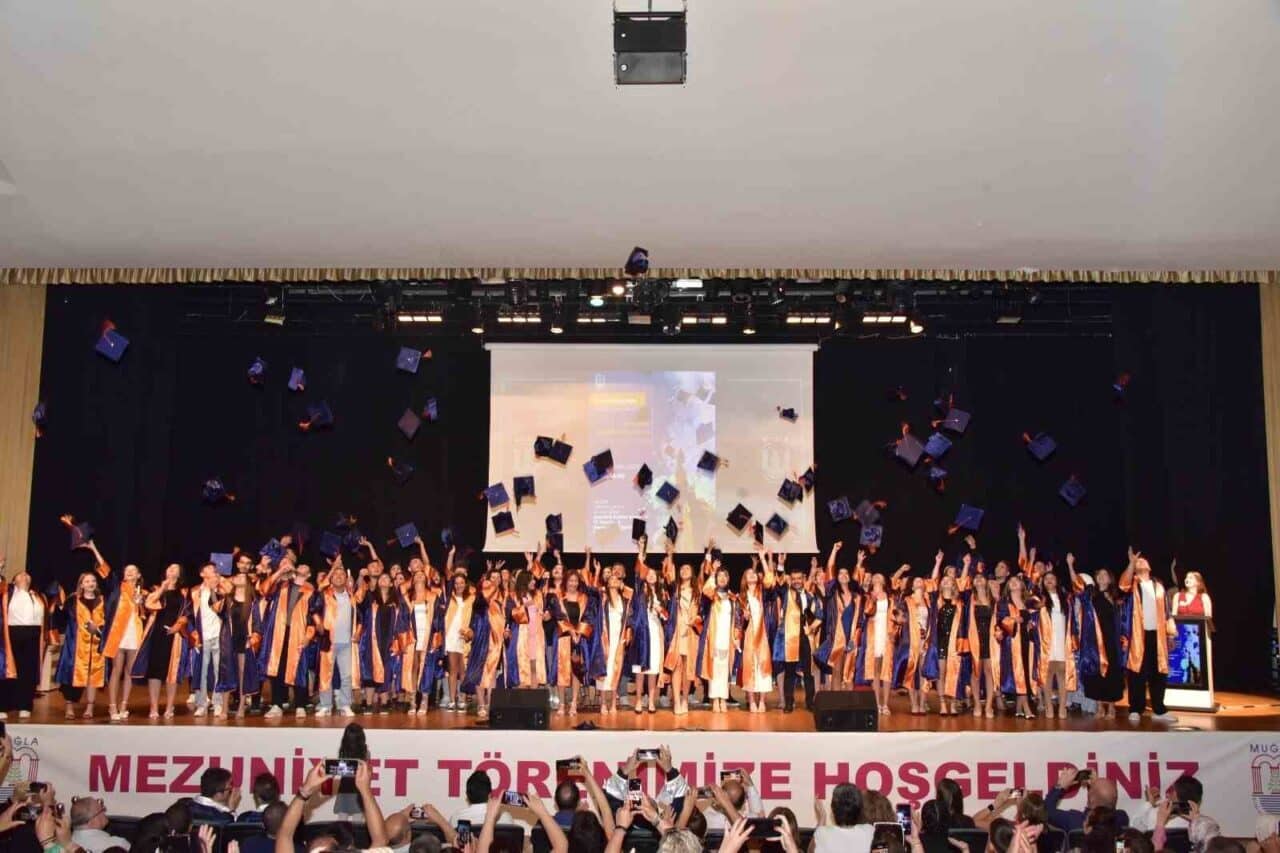 Muğla Sıtkı Koçman Üniversitesi, 2024-2025 eğitim yılı mezuniyet törenlerini Atatürk