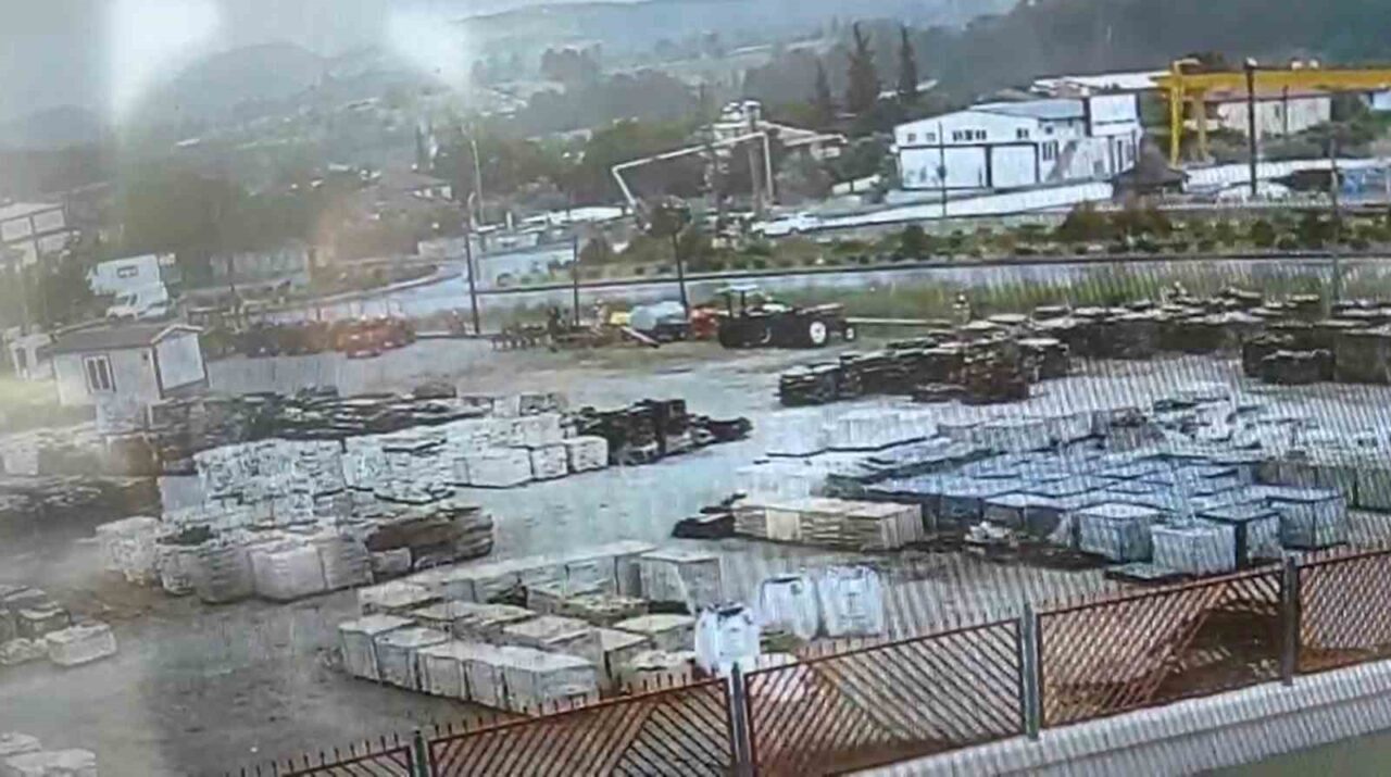 Muğla-Aydın karayolunda Mehmet Gökhan Söyü'nün kullandığı ticari araç, direksiyon hakimiyetini