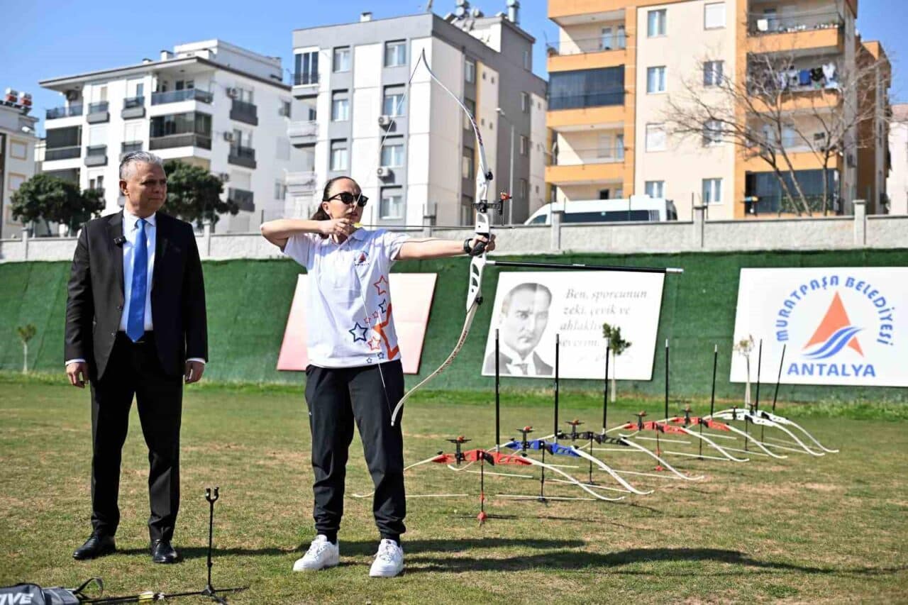 Muratpaşa Belediyesi, 8-15 yaş grubundaki çocuklar için Deniz Baykal Spor
