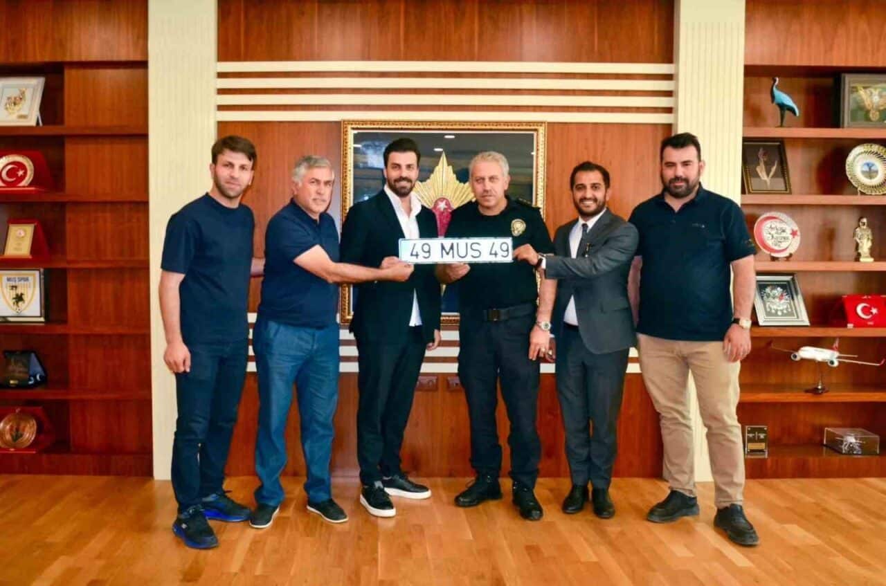 Muş Emniyet Müdürü Serkan Karaman, 2. Lig'e yükselen Muşspor için