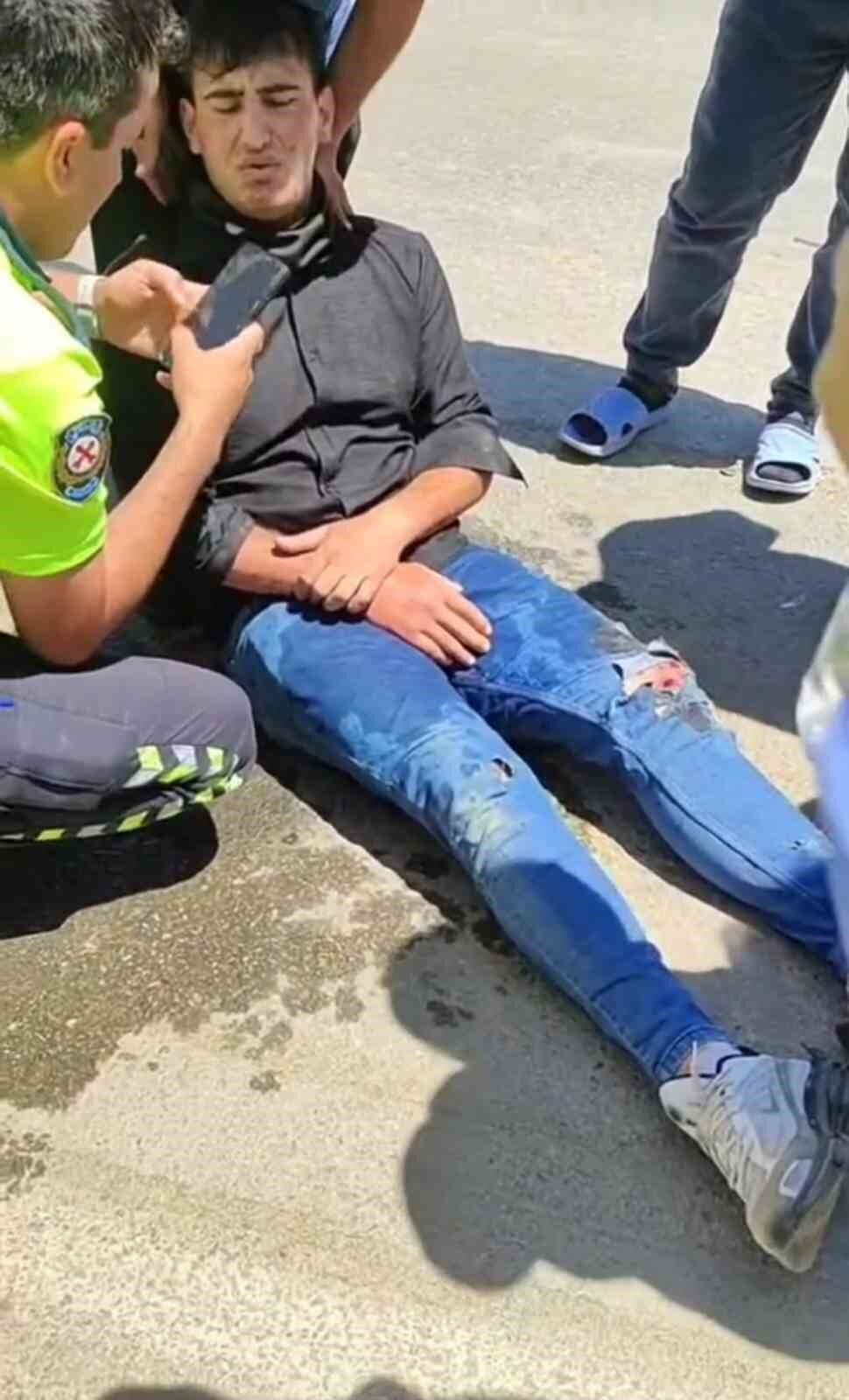 Muş'un Hasköy ilçesinde motosiklet ve hafif ticari aracın çarpışması sonucu
