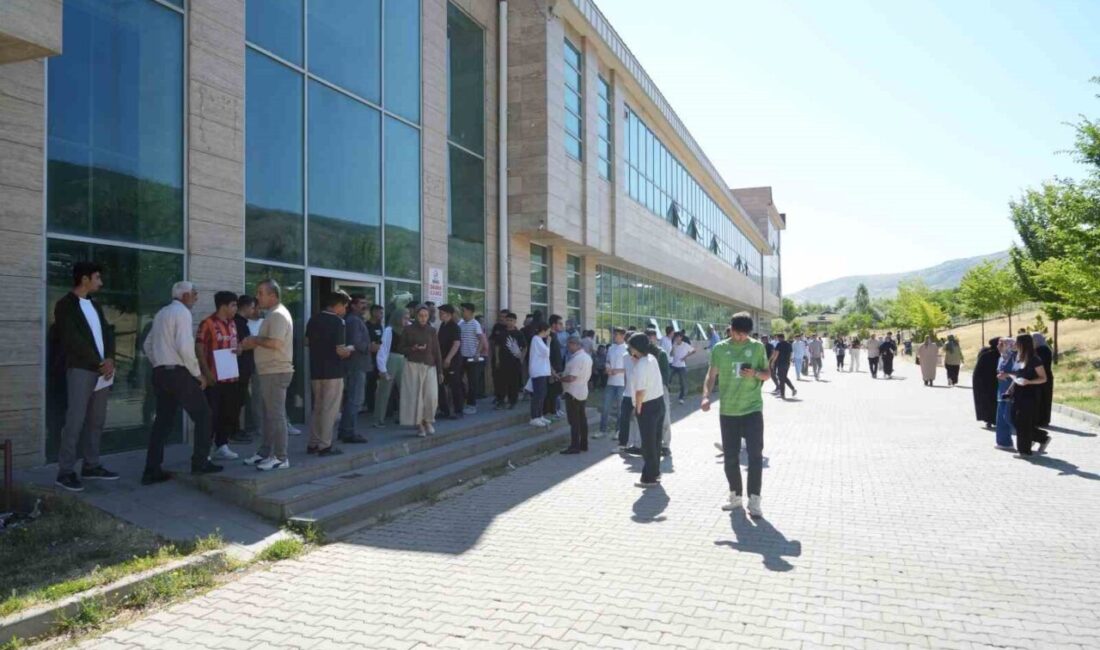 Muş’ta Yükseköğretim Kurumları Sınavı’nın Alan Yeterlilik Testi (AYT) saat 10.15’te