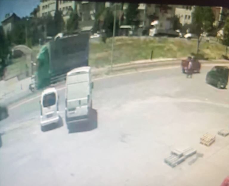 Sivas'ta O.A. yönetimindeki bir kamyon, Gültepe Mahallesi'nde M.A.A.'ya çarptı. Çarpmanın
