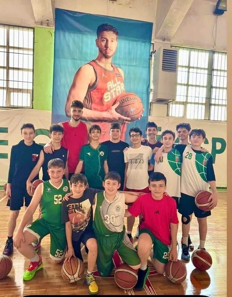 NBA oyuncusu Alperen Şengün, başarılı sezonunun ardından memleketi Giresun’u ziyaret