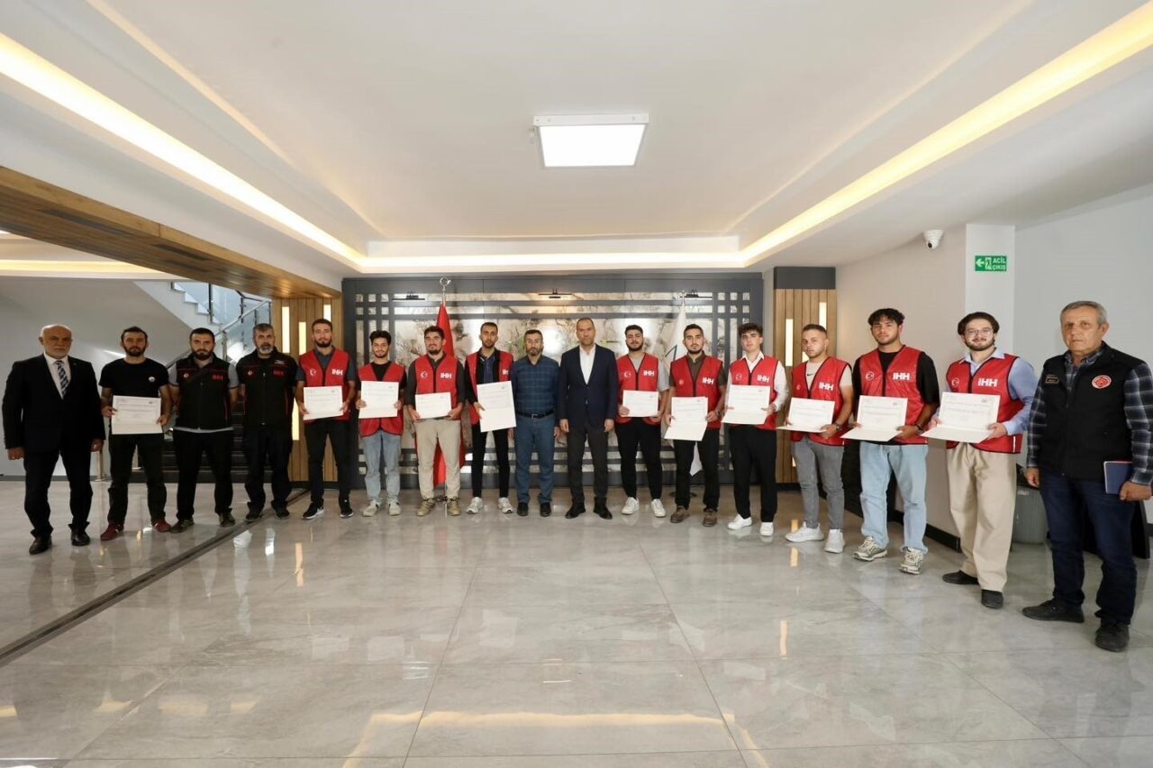 Niğde Belediyesi, "Gönüllü İtfaiyecilik" projesi ile 11 kişinin sertifikasını vermek
