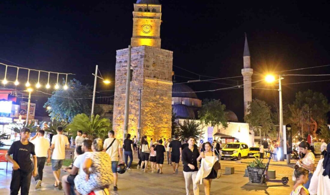 Antalya Kaleiçi'ndeki Tuzcular Mahallesi, yaz aylarında gündüz 82 olan nüfusunu