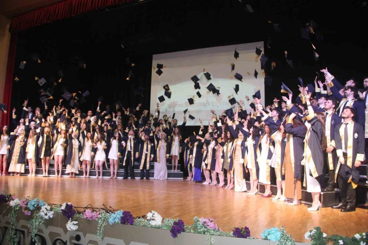 Ordu Üniversitesi Tıp Fakültesi, 2024-2025 mezuniyet töreninde 105 öğrenci diplomasını