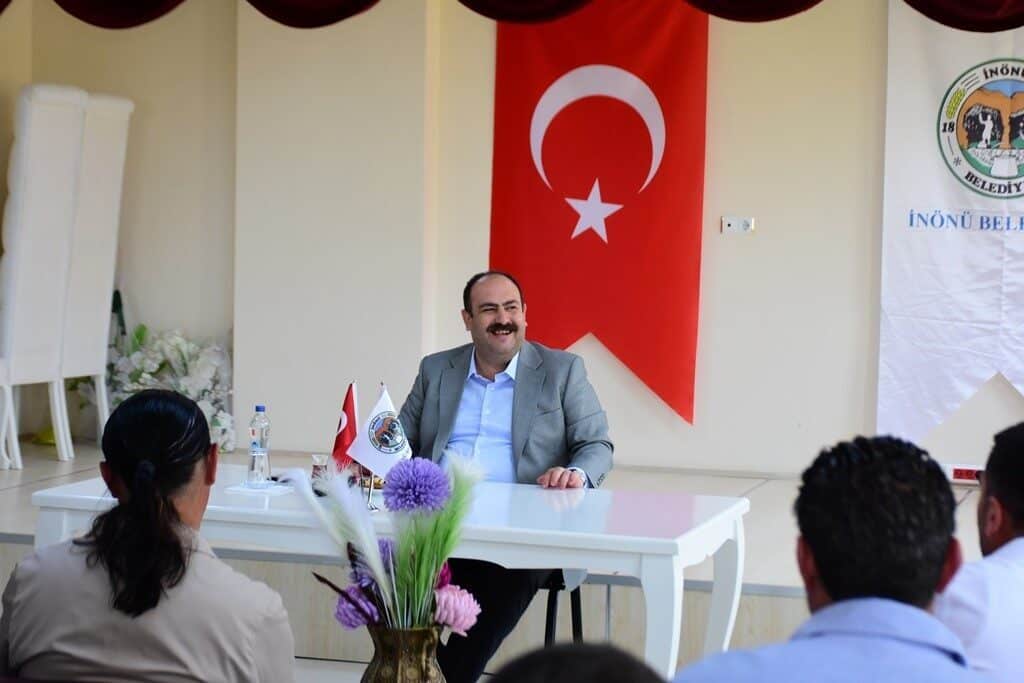 Oklubalı mahalle halkı, İnönü Belediye Başkanı Serhat Hamamcı’ya mahallelerine sağladığı