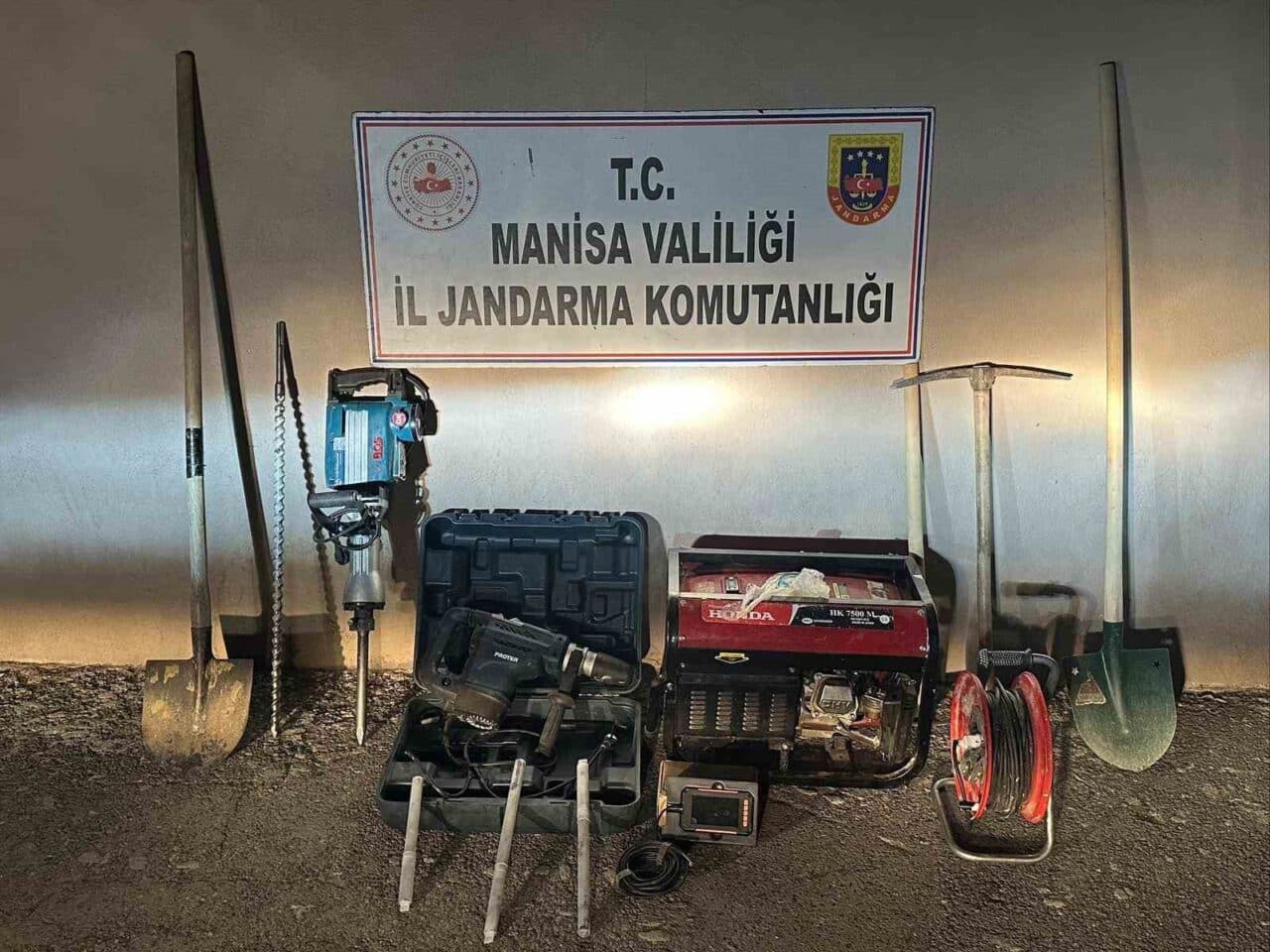 Manisa'nın Akhisar ilçesinde, ormanlık alanda izinsiz kazı yapan F.Y. (47),