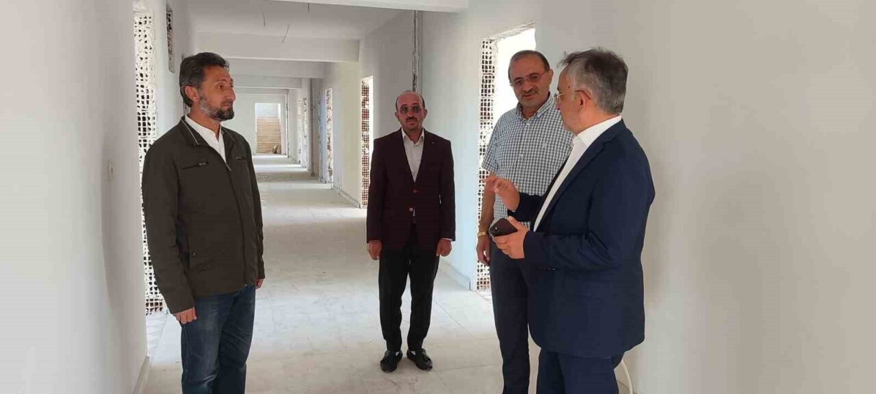 Bayburt Müftüsü Bayram Danacı, yeni inşa edilen Oruçbeyli Kur’an kursunu