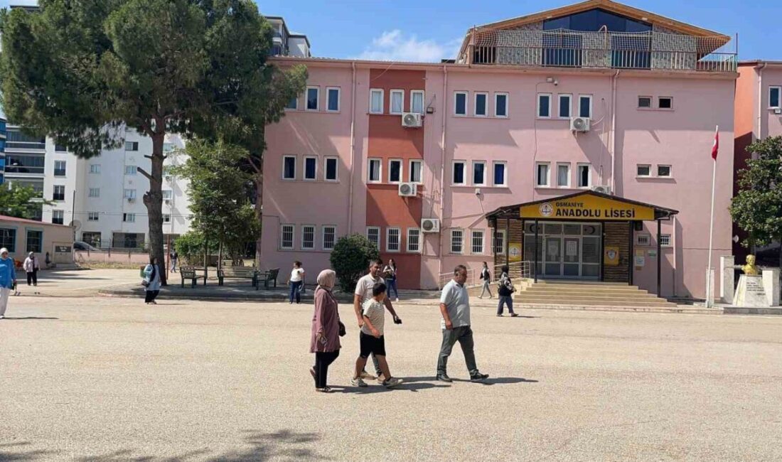Osmaniye'de Yükseköğretim Kurumları Sınavı'nın (YKS) ilk oturumu olan Temel Yeterlilik