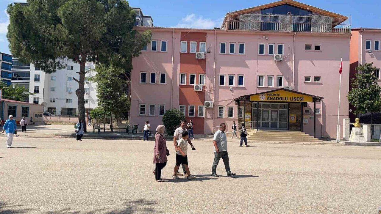 Osmaniye'de Yükseköğretim Kurumları Sınavı'nın (YKS) ilk oturumu olan Temel Yeterlilik
