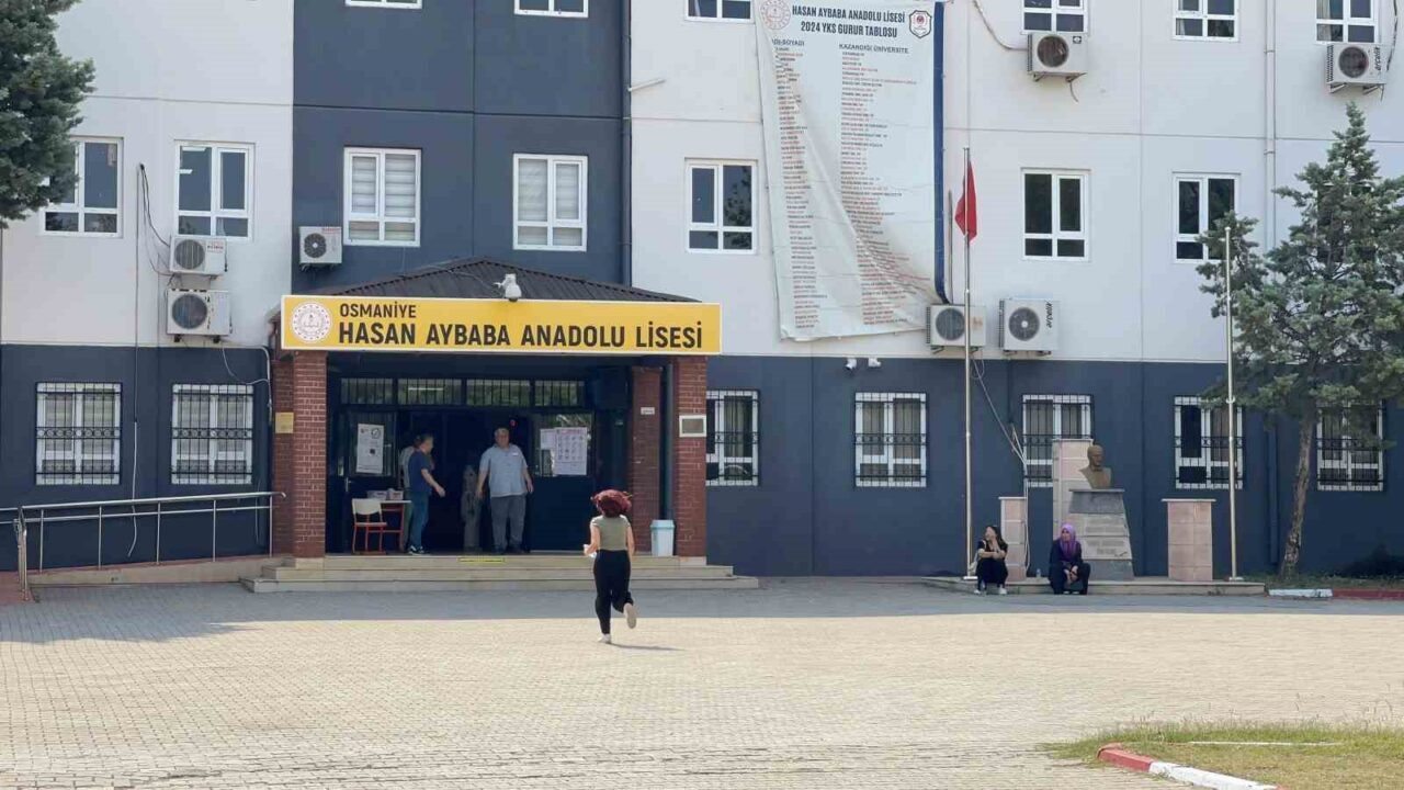 Osmaniye’de Yükseköğretim Kurumları Sınavı'nın ikinci oturumu olan Alan Yeterlilik Testi