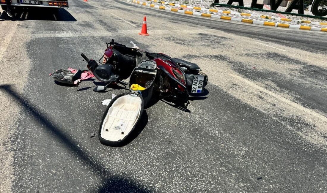 Isparta'nın Yalvaç ilçesinde gerçekleşen trafik kazasında, A.O.A. yönetimindeki otomobil, motosiklet