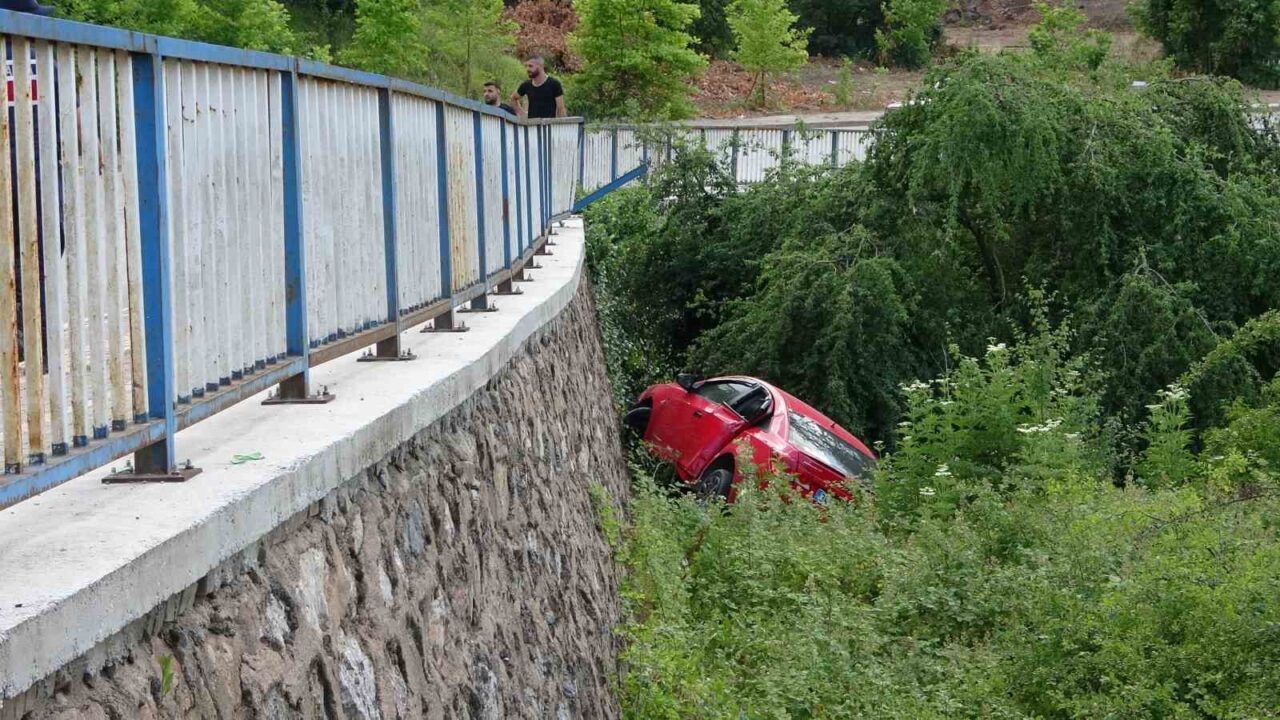 Kocaeli'nin Başiskele ilçesinde Harun Ö. yönetimindeki otomobil, direksiyon hakimiyetinin kaybedilmesi