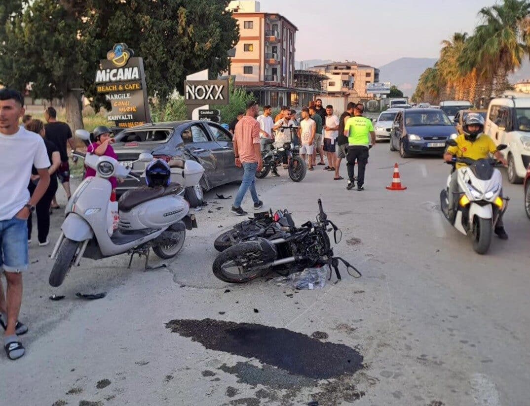 Hatay'ın Arsuz ilçesinde otomobil ve motosikletin çarpıştığı kazada motosiklet sürücüsü
