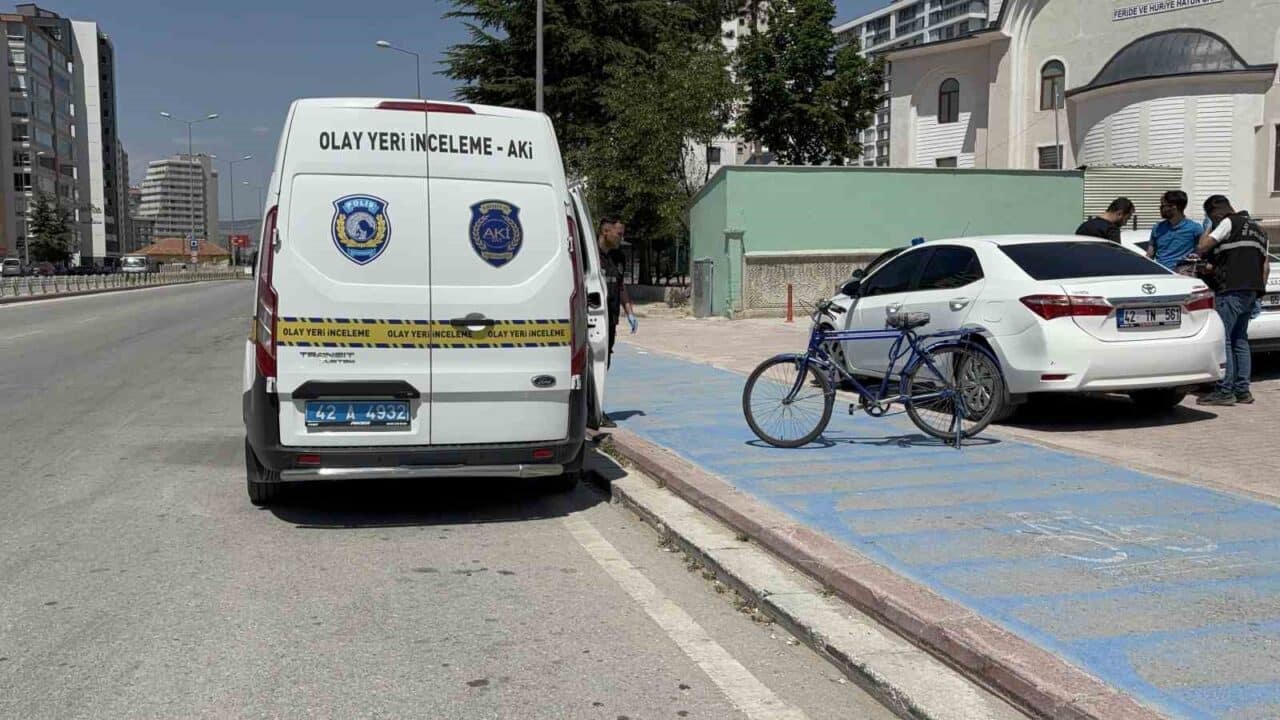 Konya'nın Meram ilçesinde İbrahim Öksüz (63), yolun karşısına geçerken Mehmet