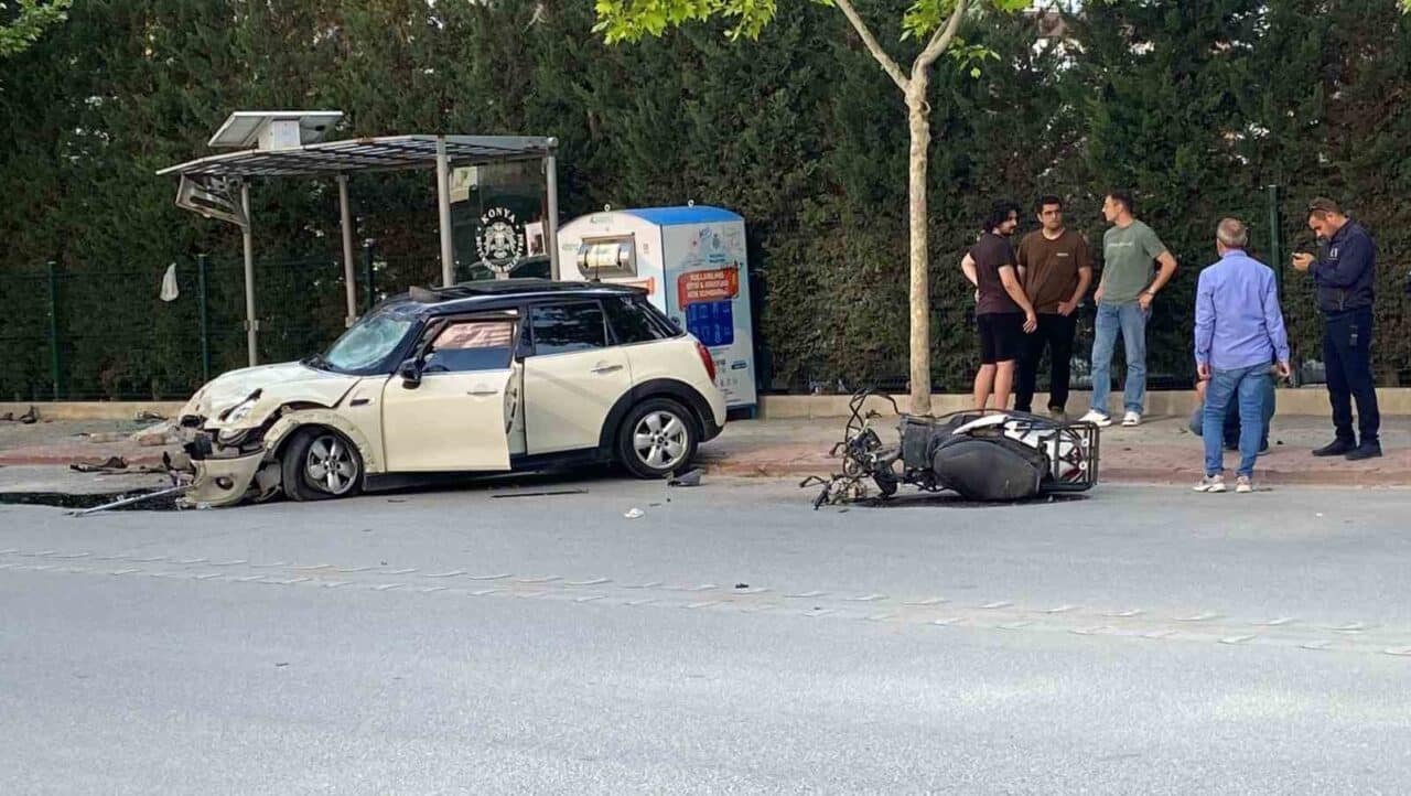 Konya Selçuklu'da 22 yaşındaki Yusuf T.'nin kullandığı otomobil, kavşağa hızla