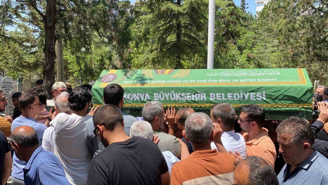 Konya'da hızla kavşağa giren Yusuf T.'nin aracı, motokurye Muhammet Yasin