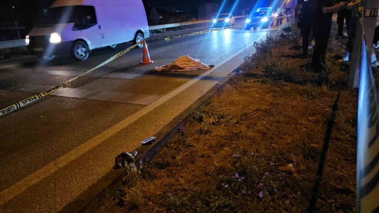 Balıkesir’in Bandırma ilçesinde 83 yaşındaki Nurten Kaya, karşıdan karşıya geçmeye