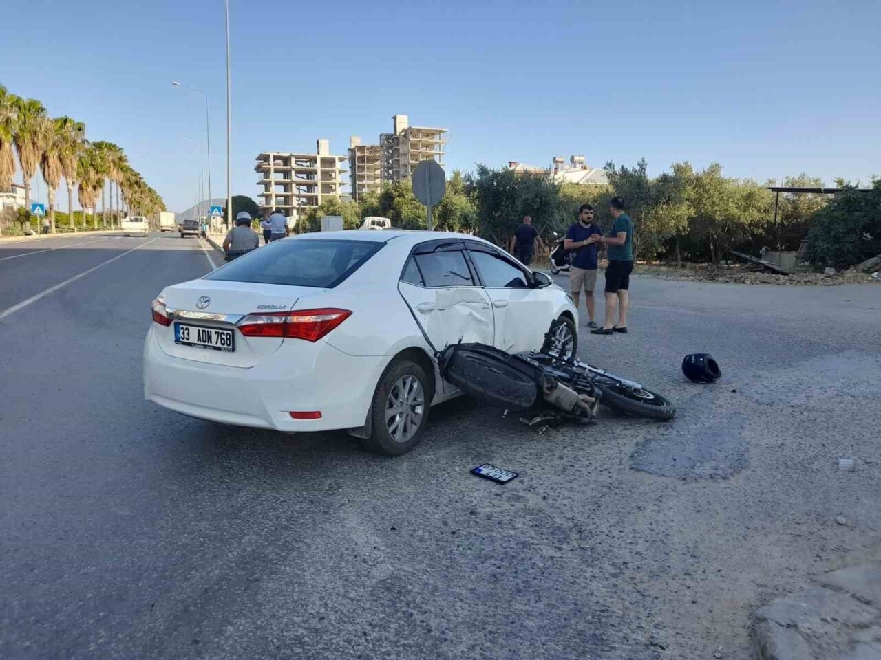Antalya'nın Gazipaşa ilçesinde otomobil ve motosikletin çarpışması sonucu motosiklet sürücüsü