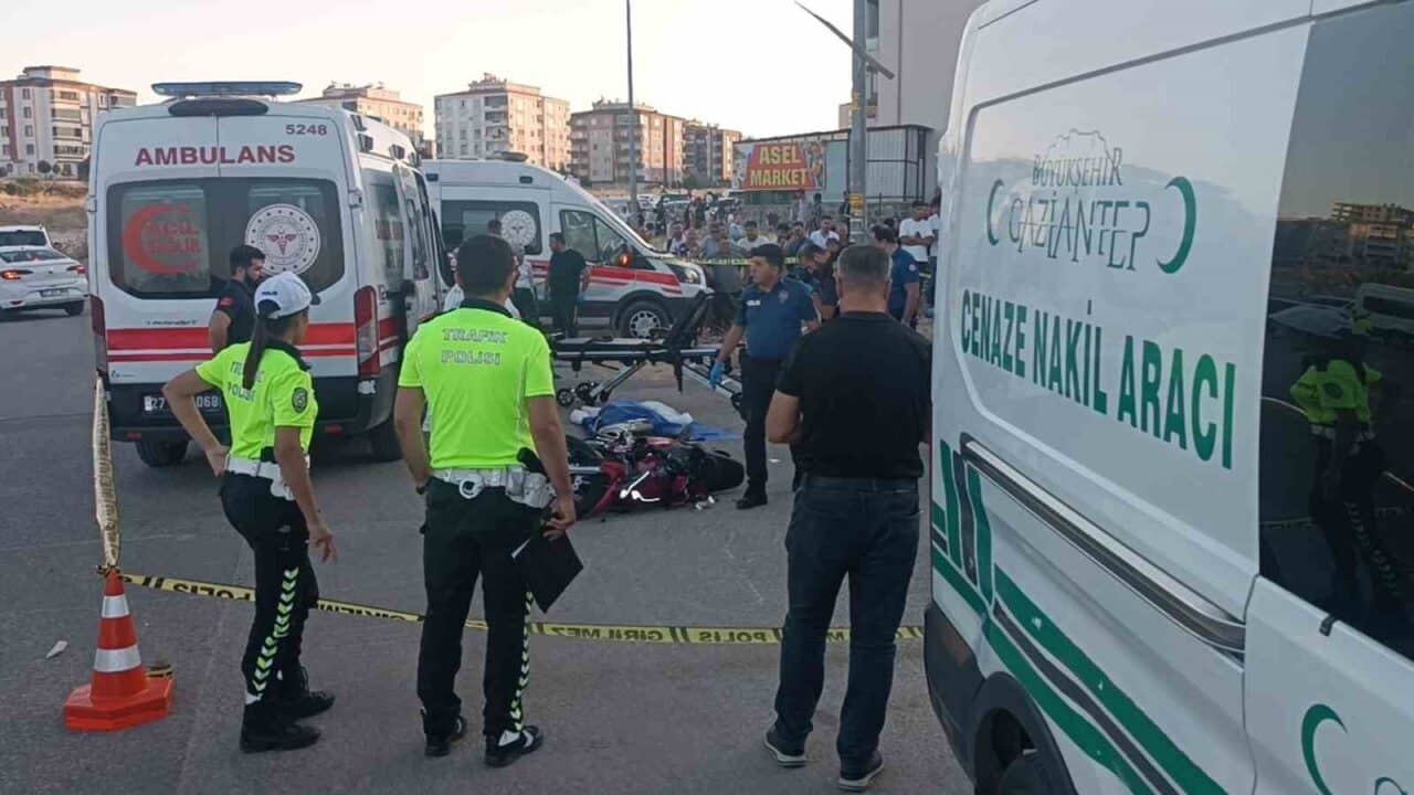 Gaziantep’teki bir kavşakta Gaffar Ahmet Fırat (21) yönetimindeki motosiklet, Yakup