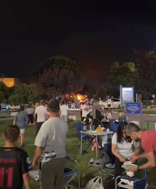 Bursa'da sıcak havadan bunalan vatandaşlar, serinlemek için gittikleri Özdilek Park'ta