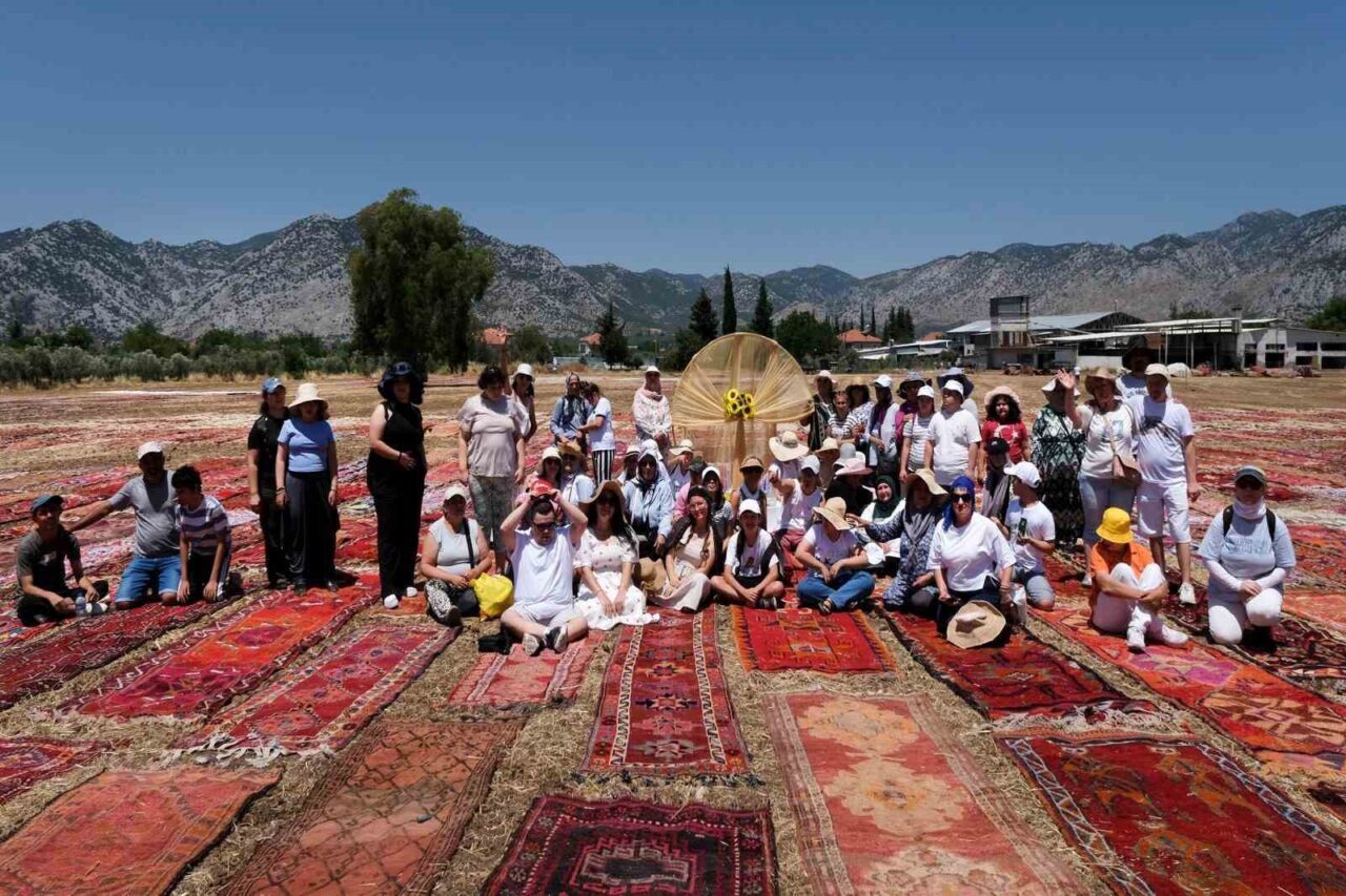 Antalya Muratpaşa Belediyesi'nin Engelsiz Kafe'sinde eğitim gören özel gereksinimli çocuklar