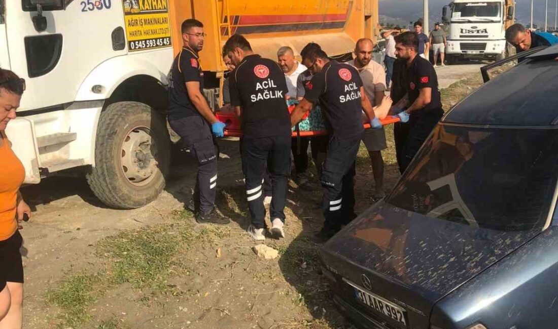 Hatay'ın Samandağ ilçesinde, park halindeki bir araca çarparak kum tepesine