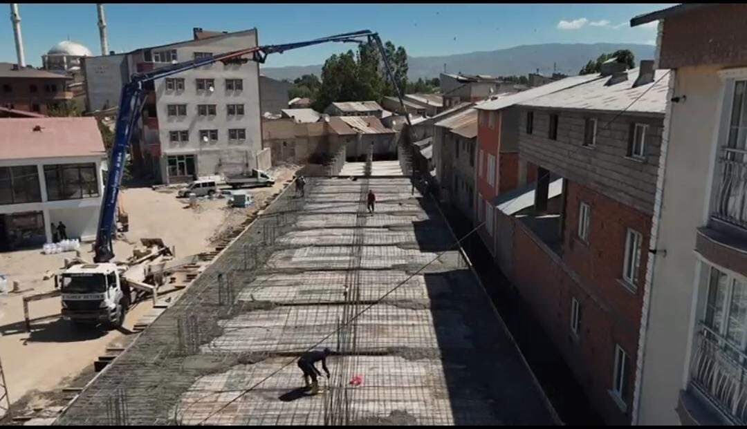 Patnos Belediyesi'nin hayata geçirdiği Kasaplar Çarşısı, modern tasarımıyla esnaf ve