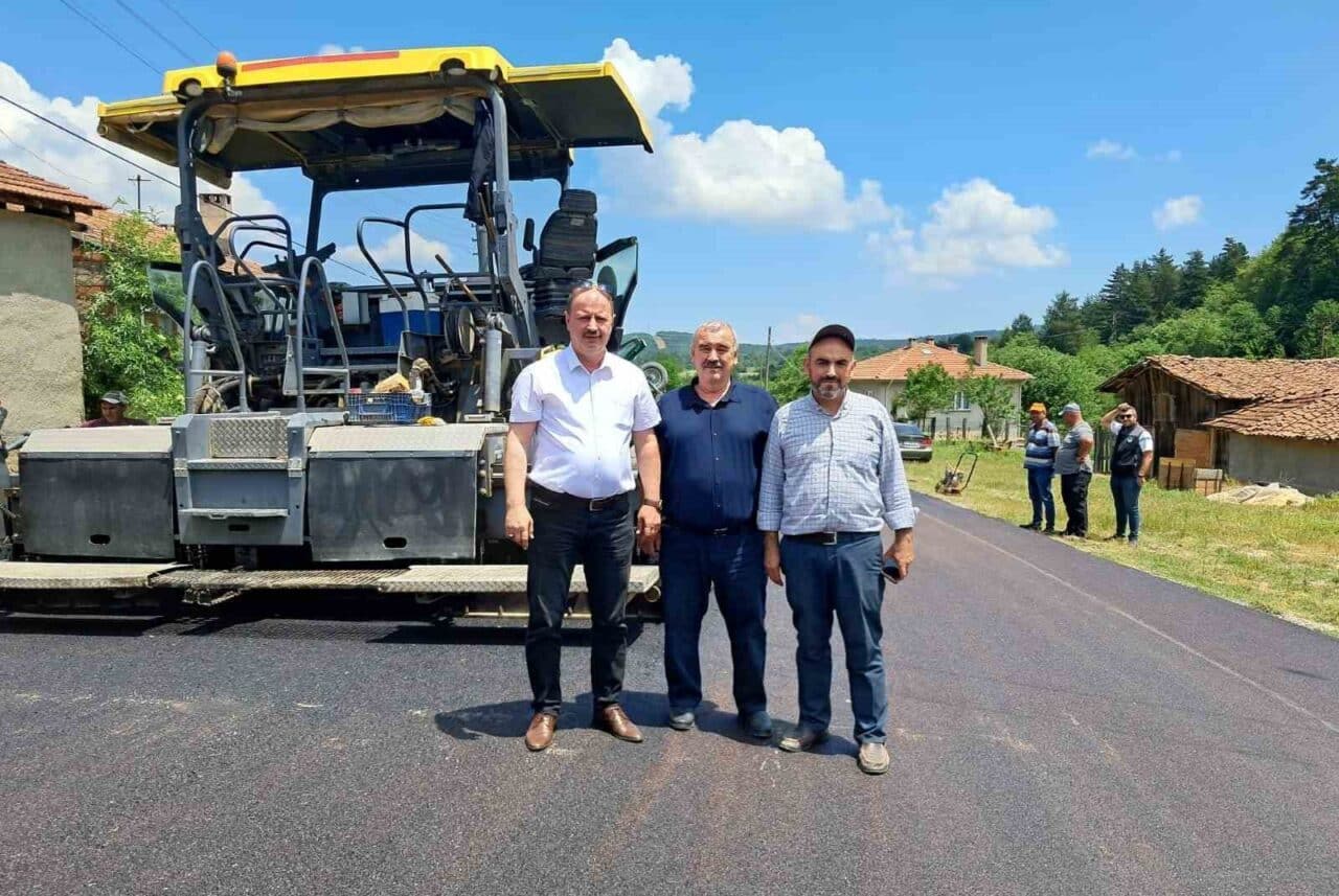 Bilecik'in Pazaryeri ilçesinde köy yollarının standardını artırmak amacıyla, İl Özel