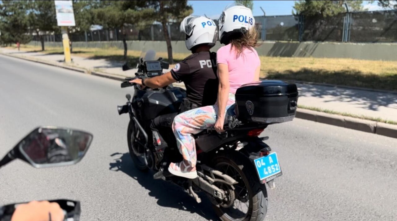 Ağrı’da Yükseköğretim Kurumları Sınavı’na (YKS) geç kalan ve belgelerini unutan