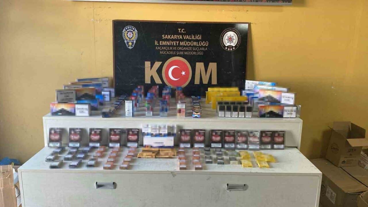 Sakarya'nın Adapazarı ve Serdivan ilçelerinde gerçekleştirilen operasyonda, 100 bin makaron